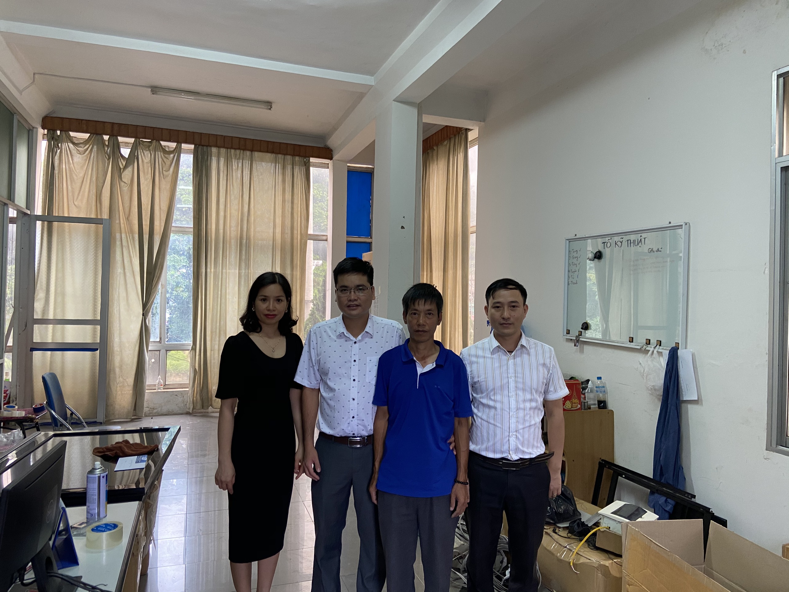 Tặng quà cá nhân và gia đình người lao động nhân tháng hành động vì trẻ em và ngày gia đình Việt Nam Tặng quà cá nhân và gia đình người lao động nhân tháng hành động vì trẻ em và ngày gia đình Việt Nam
